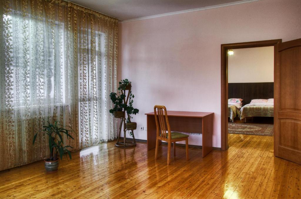 Guest House On Sadovaya Almaty Phòng bức ảnh